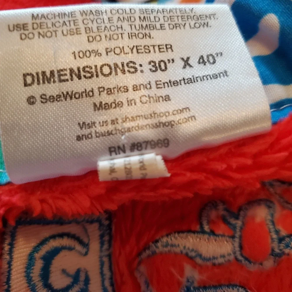 Seaworld Fleece‎ Baby Blanket Red Alphabet Block Trim Shamu Dolphin Nursery